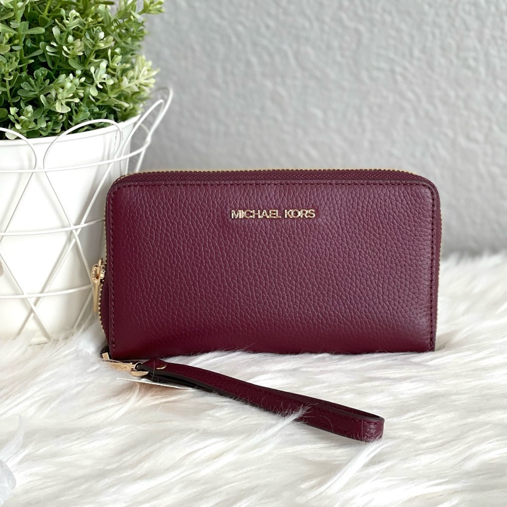 Michael Kors Jet Set Travel Phone Case Wallet Wristlet Merlot Leather Gold NWT.